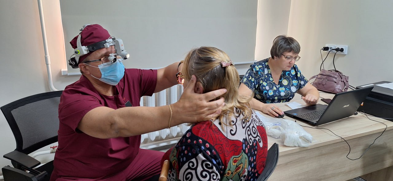 Отоларингологи из Хабаровска провели прием для участников СВО в Биробиджане