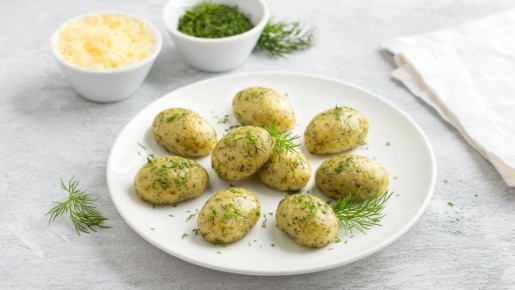 Быстрое и простое блюдо для настоящих гурманов: приготовьте ленивые вареники с зеленью