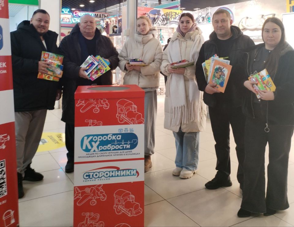 Сегодня представители Общественной палаты Еврейской автономной области объединили усилия с молодежью и сотрудниками Биробиджанского колледжа культуры и искусств, став частью всероссийской благотворительной акции «Коробка...