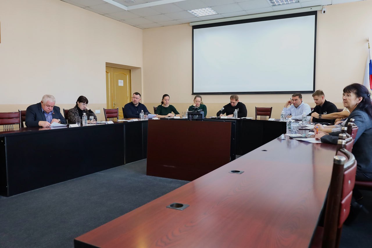 Депутаты рекомендовали мэрии Биробиджана принять ключевые программы развития города на 2026-2028 годы Депутаты рекомендовали мэрии Биробиджана принять ключевые программы развития города на 2026-2028 годы