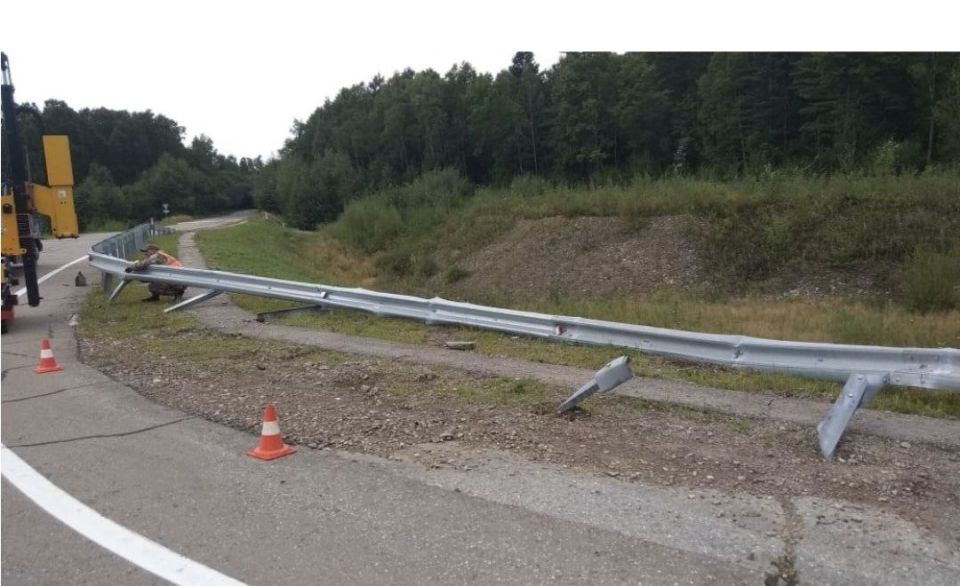 Прокурор потребовал взыскать с виновника ДТП в пользу Еврейской автономной области материальный ущерб, причиненный в результате повреждения дорожного ограждения