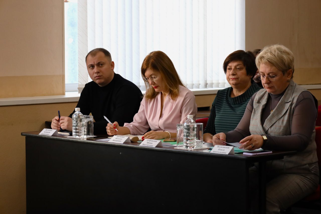 Депутаты рекомендовали мэрии Биробиджана принять ключевые программы развития города на 2026-2028 годы Депутаты рекомендовали мэрии Биробиджана принять ключевые программы развития города на 2026-2028 годы