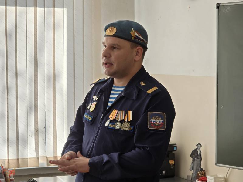 «Урок мужества» организовали для школьников следователи УМВД России по Еврейской автономной области «Урок мужества» организовали для школьников следователи УМВД России по Еврейской автономной области