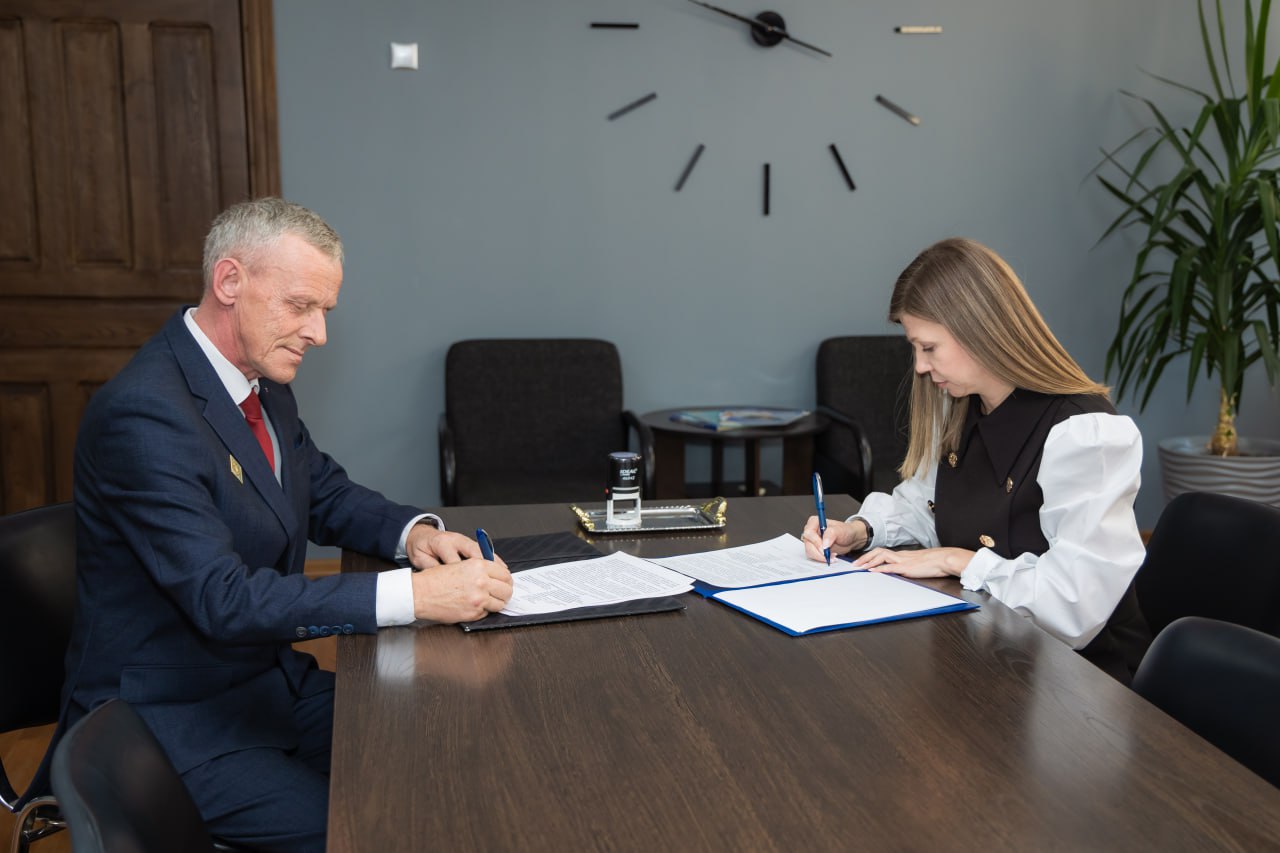 В Еврейской автономной области подписано соглашение о сотрудничестве между Обществом «Знание» и Комитетом семей воинов Отечества В Еврейской автономной области подписано соглашение о сотрудничестве между Обществом «Знание» и Комитетом семей воинов Отечества