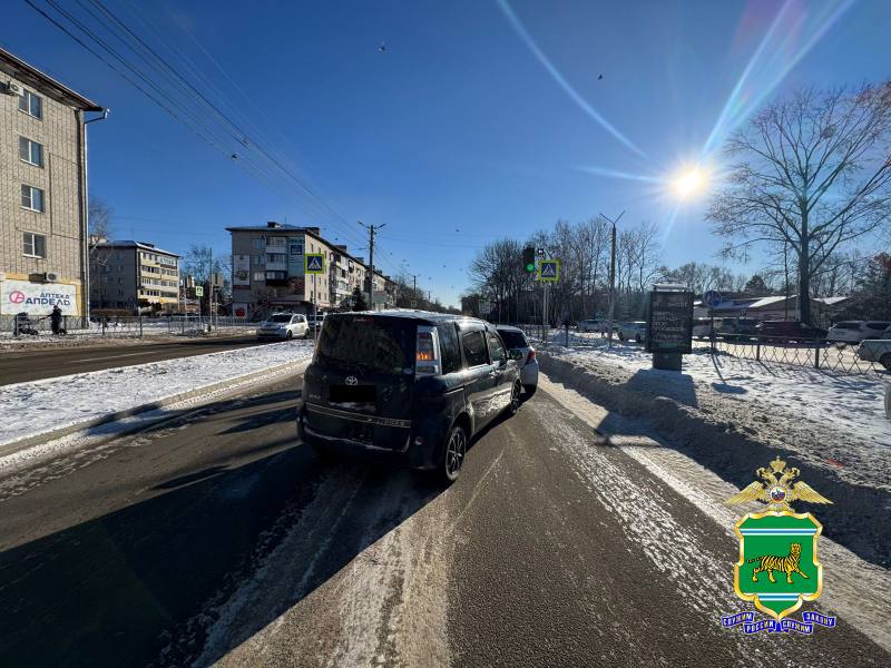 Водитель не правильно выбрал дистанцию и совершил столкновение с автомобилем в Биробиджане Водитель не правильно выбрал дистанцию и совершил столкновение с автомобилем в Биробиджане
