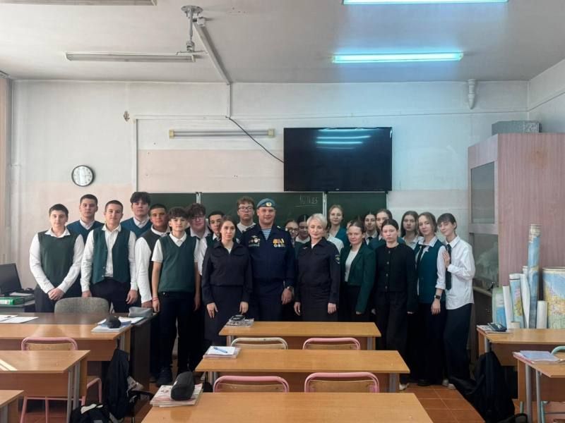 «Урок мужества» организовали для школьников следователи УМВД России по Еврейской автономной области