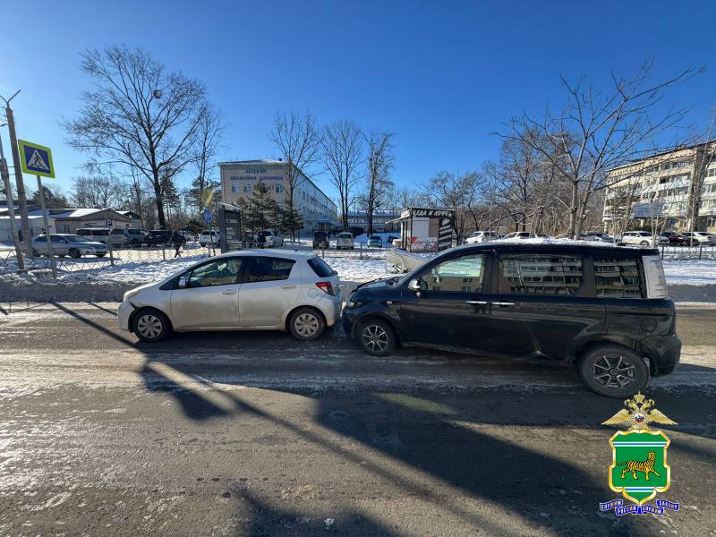 Водитель не правильно выбрал дистанцию и совершил столкновение с автомобилем в Биробиджане Водитель не правильно выбрал дистанцию и совершил столкновение с автомобилем в Биробиджане