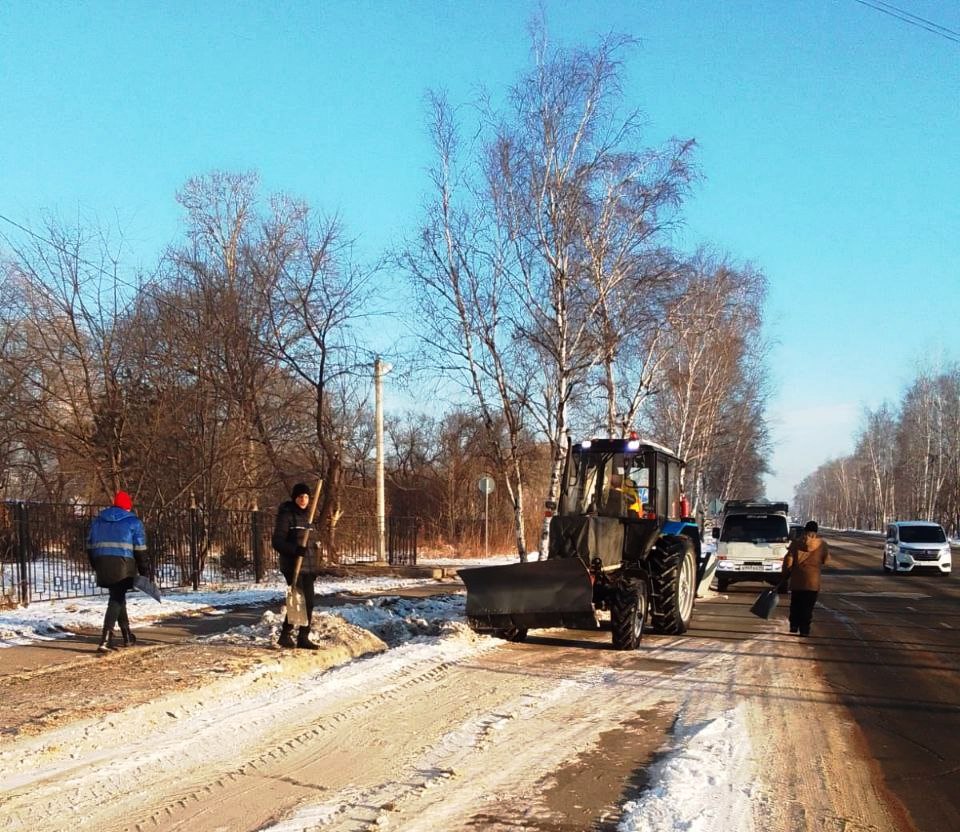 В областном центре коммунальные службы наводят порядок на улицах Биробиджана В областном центре коммунальные службы наводят порядок на улицах Биробиджана