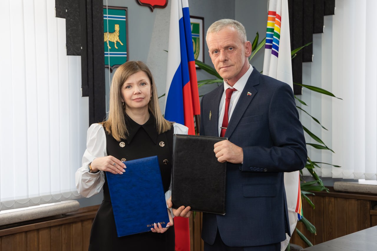 В Еврейской автономной области подписано соглашение о сотрудничестве между Обществом «Знание» и Комитетом семей воинов Отечества В Еврейской автономной области подписано соглашение о сотрудничестве между Обществом «Знание» и Комитетом семей воинов Отечества