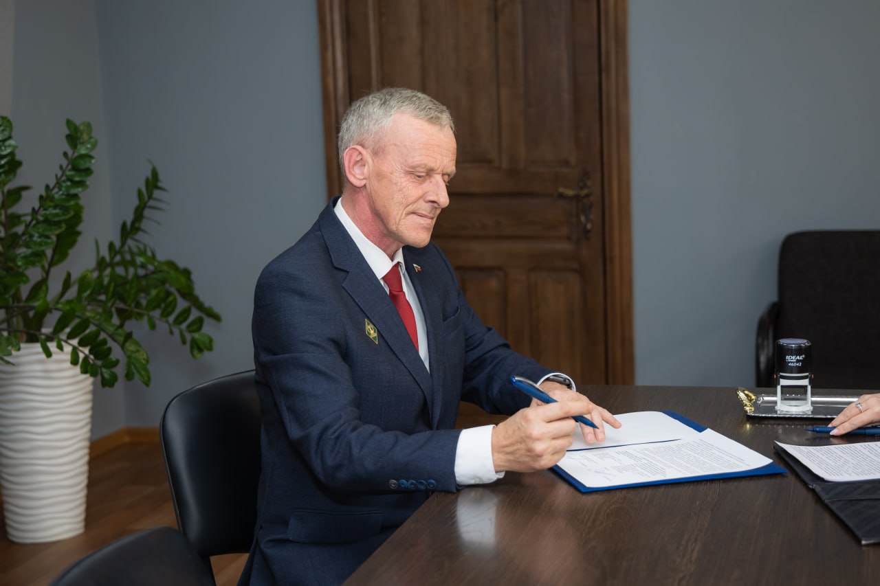 В Еврейской автономной области подписано соглашение о сотрудничестве между Обществом «Знание» и Комитетом семей воинов Отечества В Еврейской автономной области подписано соглашение о сотрудничестве между Обществом «Знание» и Комитетом семей воинов Отечества