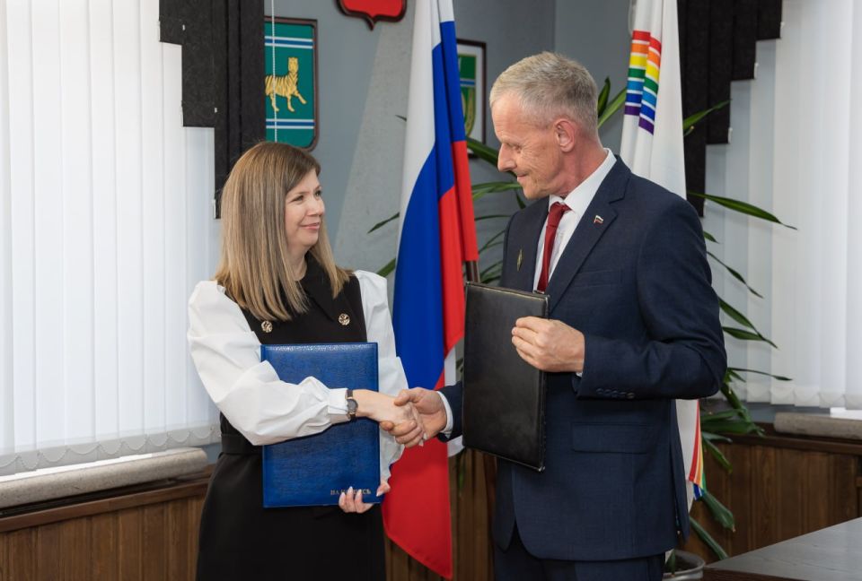 В Еврейской автономной области подписано соглашение о сотрудничестве между Обществом «Знание» и Комитетом семей воинов Отечества