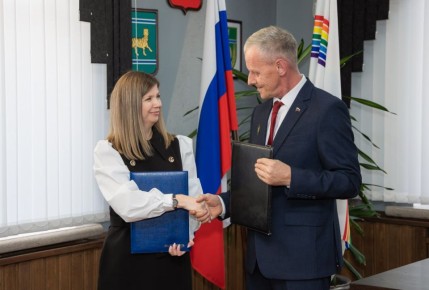 В Еврейской автономной области подписано соглашение о сотрудничестве между Обществом «Знание» и Комитетом семей воинов Отечества