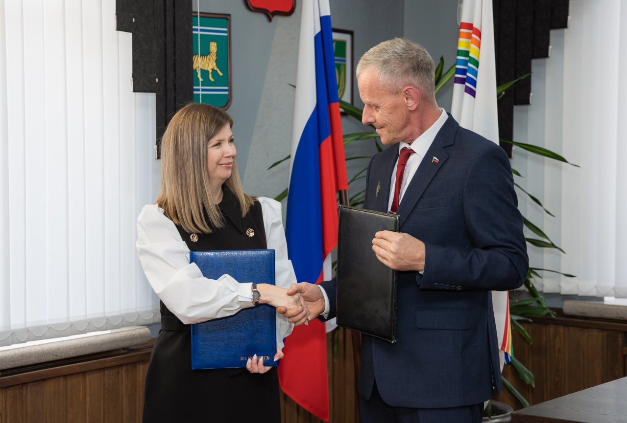 В Еврейской автономной области подписано соглашение о сотрудничестве между Обществом «Знание» и Комитетом семей воинов Отечества