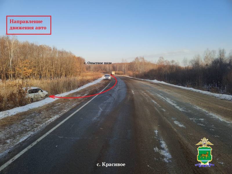 Водитель автомобиля «Ниссан Куб» на автодороге «Биробиджан-Унгун-Ленинское» совершил съезд в придорожный кювет Водитель автомобиля «Ниссан Куб» на автодороге «Биробиджан-Унгун-Ленинское» совершил съезд в придорожный кювет