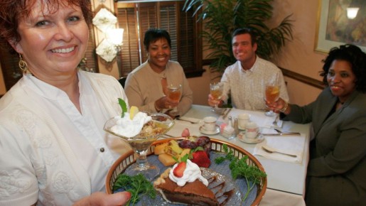 Гости и не заметят подвоха: этот трюк спасет любой подгоревший пирог