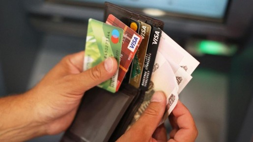 Как забытая зарплатная карта привела к внезапному долговому кризису