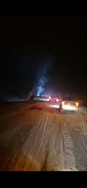 Сотрудники полиции работают на месте смертельного ДТП на трассе Амур (Чита-Хабаровск)