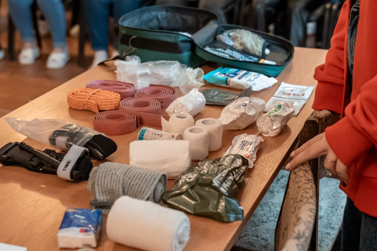 Группа медиков ЕАО посетила подшефный Амвросиевский округ ДНР Группа медиков ЕАО посетила подшефный Амвросиевский округ ДНР