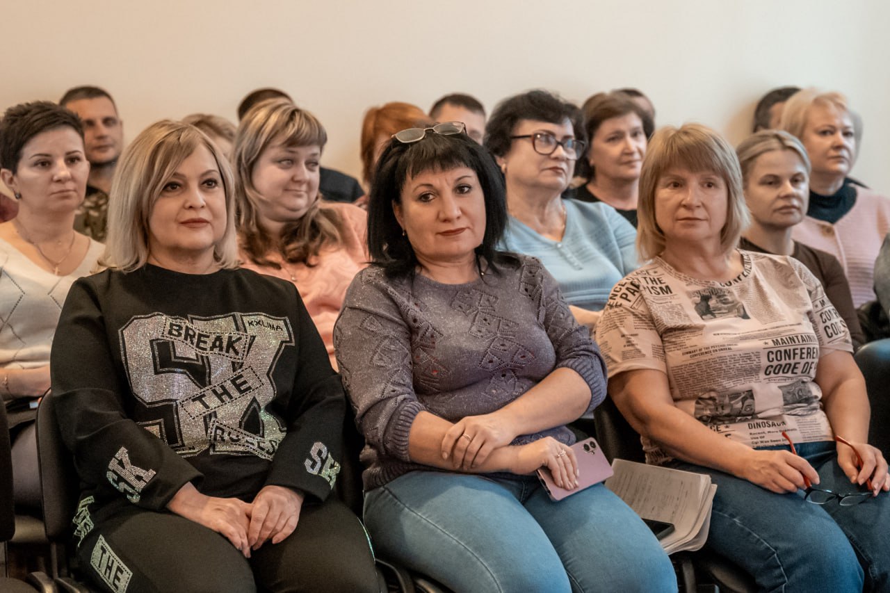 Группа медиков ЕАО посетила подшефный Амвросиевский округ ДНР Группа медиков ЕАО посетила подшефный Амвросиевский округ ДНР