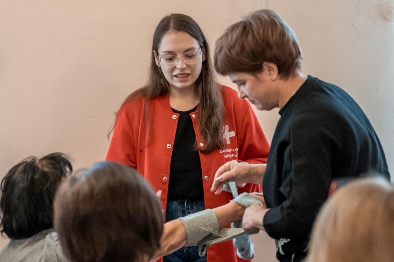 Группа медиков ЕАО посетила подшефный Амвросиевский округ ДНР Группа медиков ЕАО посетила подшефный Амвросиевский округ ДНР