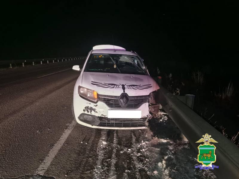 В ЕАО водитель без прав выехал на встречку — его пассажир погиб В ЕАО водитель без прав выехал на встречку — его пассажир погиб