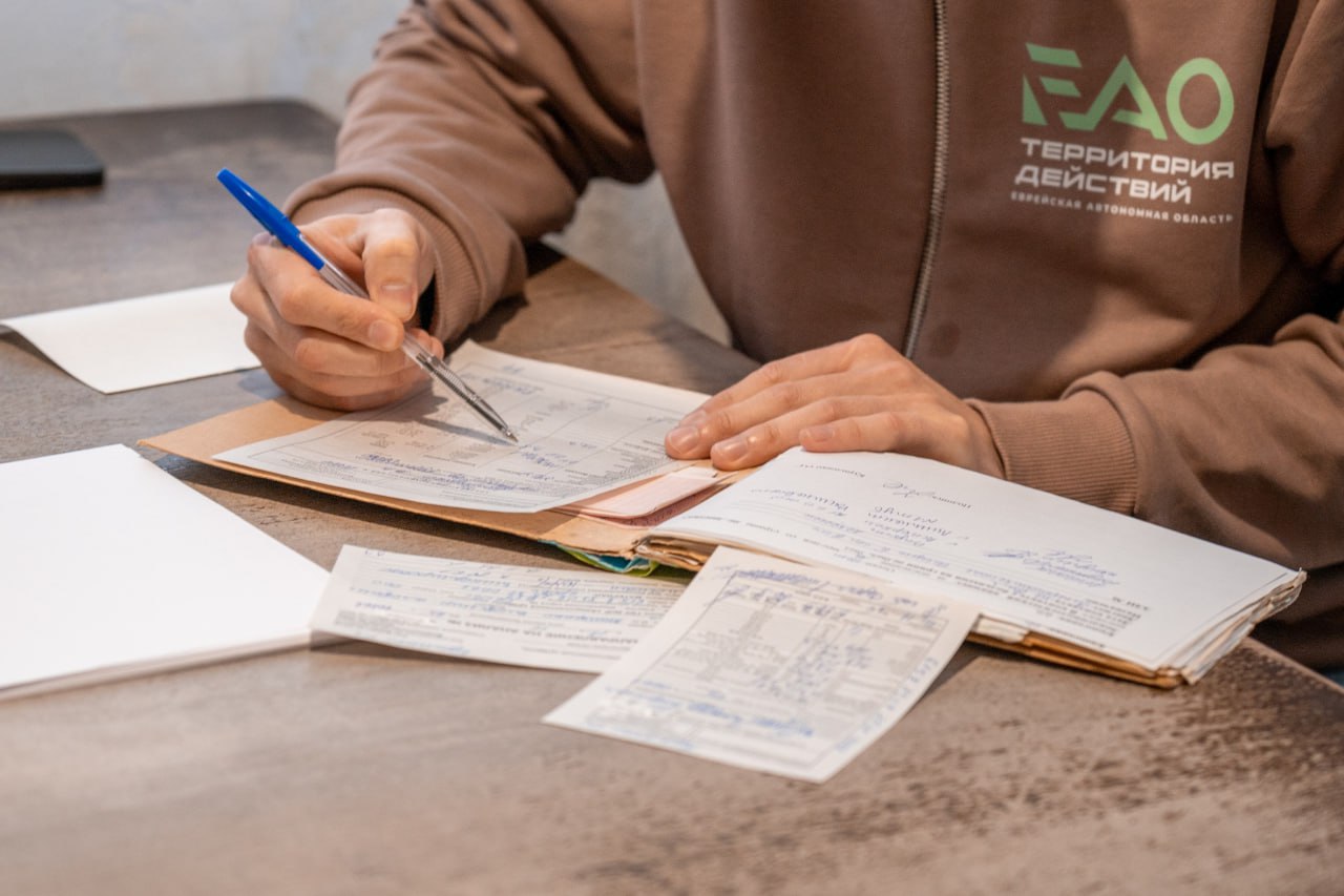 Группа медиков ЕАО посетила подшефный Амвросиевский округ ДНР Группа медиков ЕАО посетила подшефный Амвросиевский округ ДНР