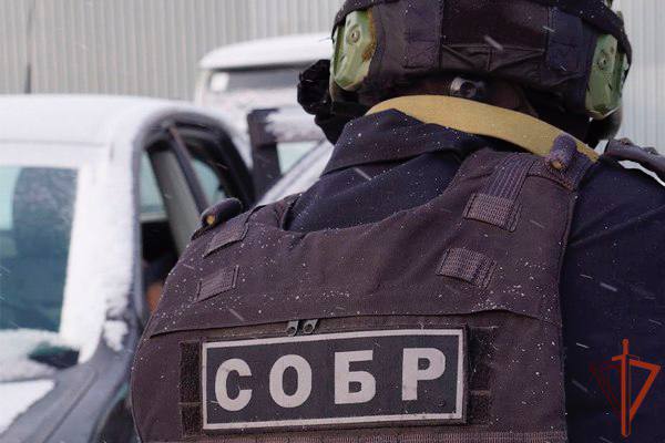 В Еврейской автономной области при содействии СОБР Росгвардии задержан подозреваемый в производстве наркотиков