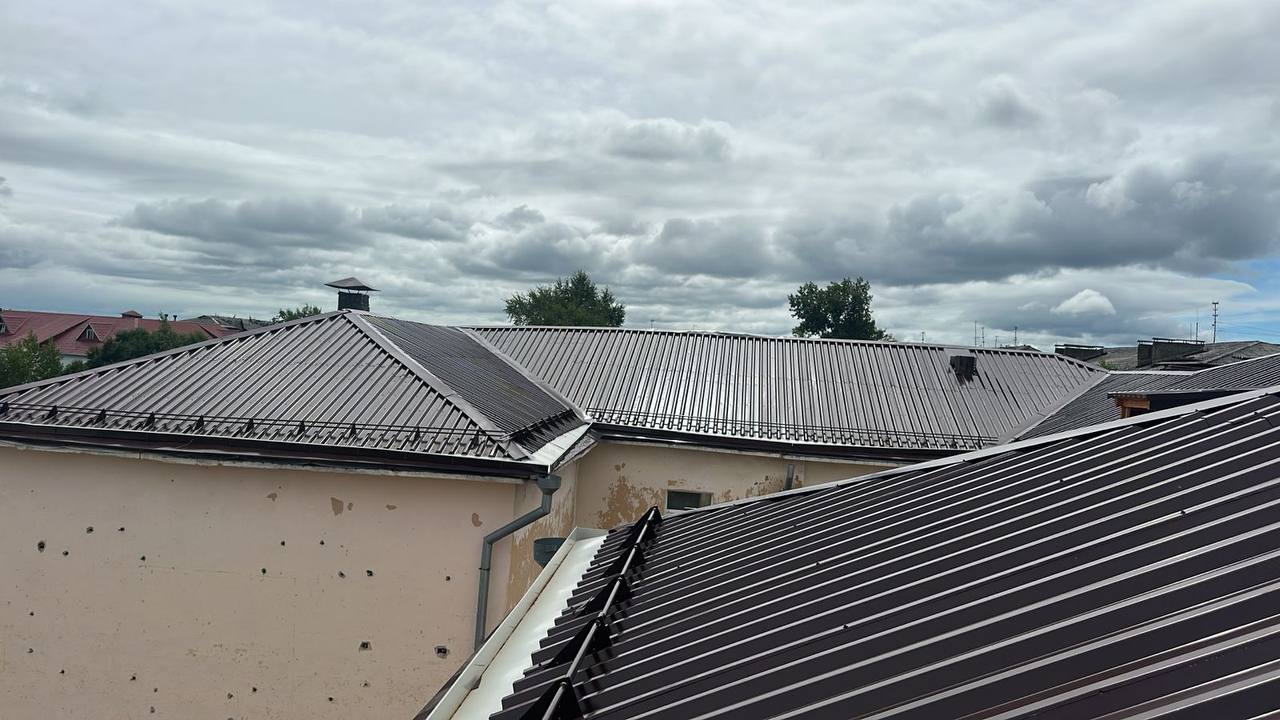 Отремонтировали крышу и актовый зал в образовательном центре «Ступени» в Биробиджане Отремонтировали крышу и актовый зал в образовательном центре «Ступени» в Биробиджане