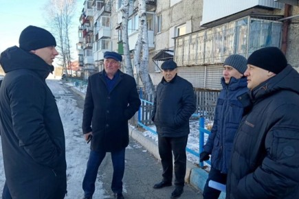 Депутаты и представители мэрии провели выездной прием граждан на улице Московской