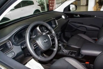 Секретный трюк для удержания телефона на приборной панели машины: простое и эффективное решение