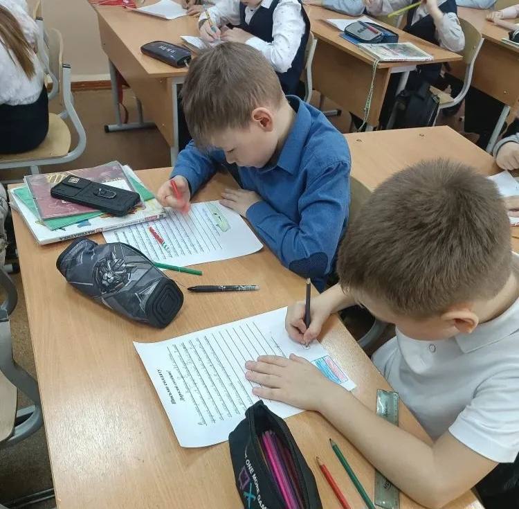 Из ЕАО в зону СВО полицейские, ветераны МВД, дети и отзывчивые люди отправили 100 кг гумпомощи Из ЕАО в зону СВО полицейские, ветераны МВД, дети и отзывчивые люди отправили 100 кг гумпомощи