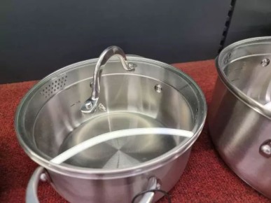 Грязь сходит на глазах: простой способ отмыть стеклянные крышки до блеска без замачиваний и усилий