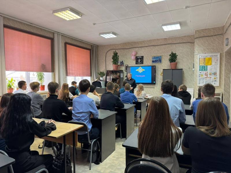 Школьники поселка Смидович узнали о разных профессиях органов внутренних дел Школьники поселка Смидович узнали о разных профессиях органов внутренних дел