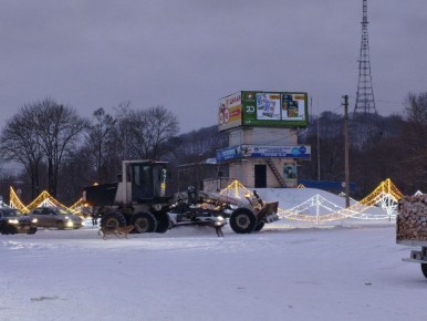 В Биробиджане продолжается комплексная уборка улиц от снега