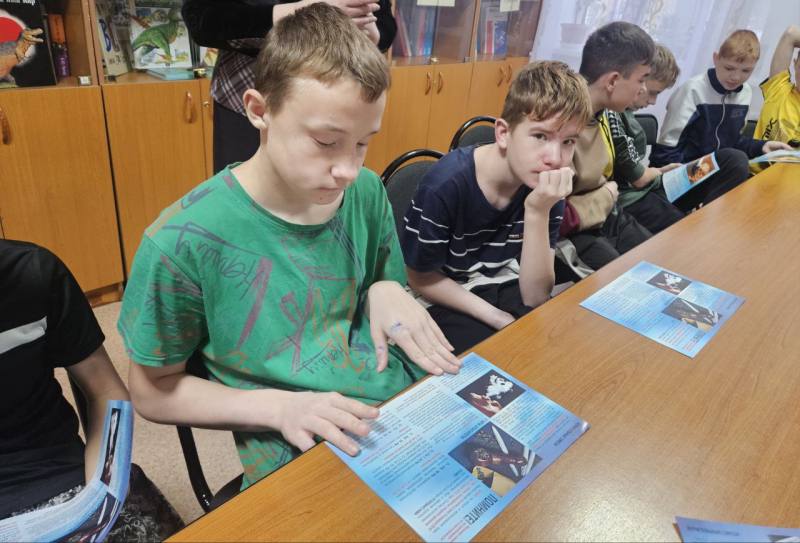 Профилактика правонарушений: в Биробиджане полицейские провели беседу с воспитанниками детского дома Профилактика правонарушений: в Биробиджане полицейские провели беседу с воспитанниками детского дома