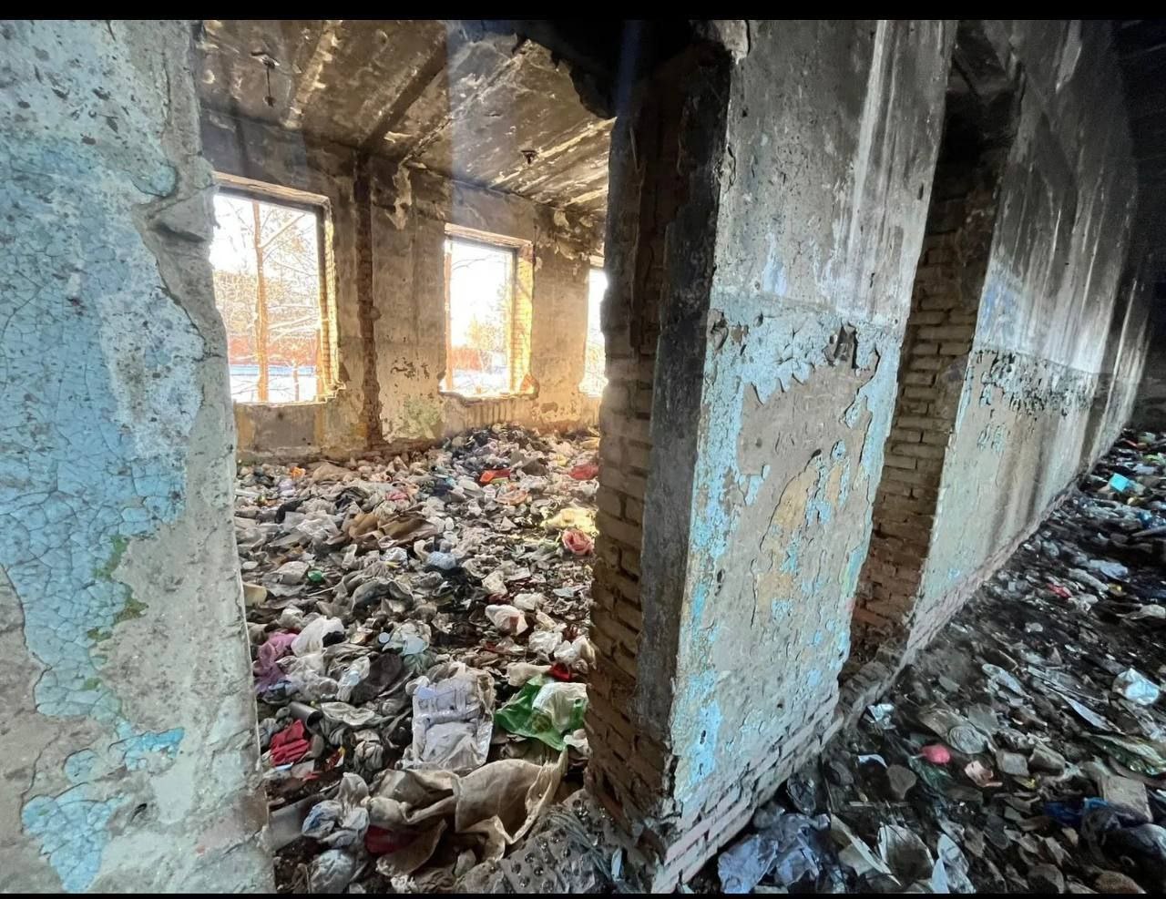 Летопись разрухи. Так выглядит заброшенная школа в пос Летопись разрухи. Так выглядит заброшенная школа в пос