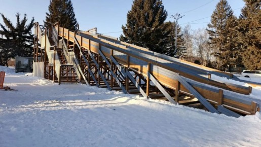 В Биробиджане началась подготовка площади им. Ленина к Новогодним праздникам