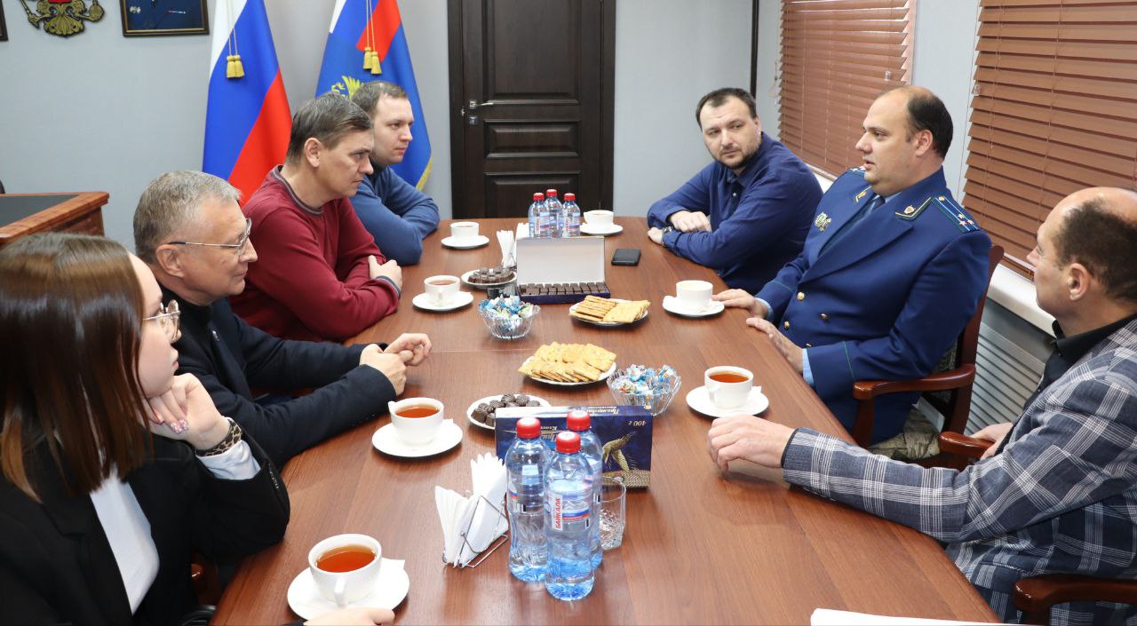 «Взаимодействие со средствами массовой информации является одним из приоритетных направлений работы надзорного ведомства, постоянный мониторинг публикаций СМИ помогает объективно разобраться в ситуации и принять меры к... «Взаимодействие со средствами массовой информации является одним из приоритетных направлений работы надзорного ведомства, постоянный мониторинг публикаций СМИ помогает объективно разобраться в ситуации и принять меры к...