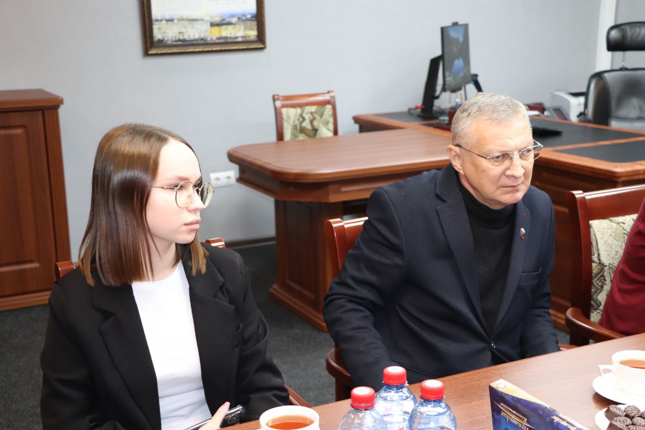 «Взаимодействие со средствами массовой информации является одним из приоритетных направлений работы надзорного ведомства, постоянный мониторинг публикаций СМИ помогает объективно разобраться в ситуации и принять меры к... «Взаимодействие со средствами массовой информации является одним из приоритетных направлений работы надзорного ведомства, постоянный мониторинг публикаций СМИ помогает объективно разобраться в ситуации и принять меры к...