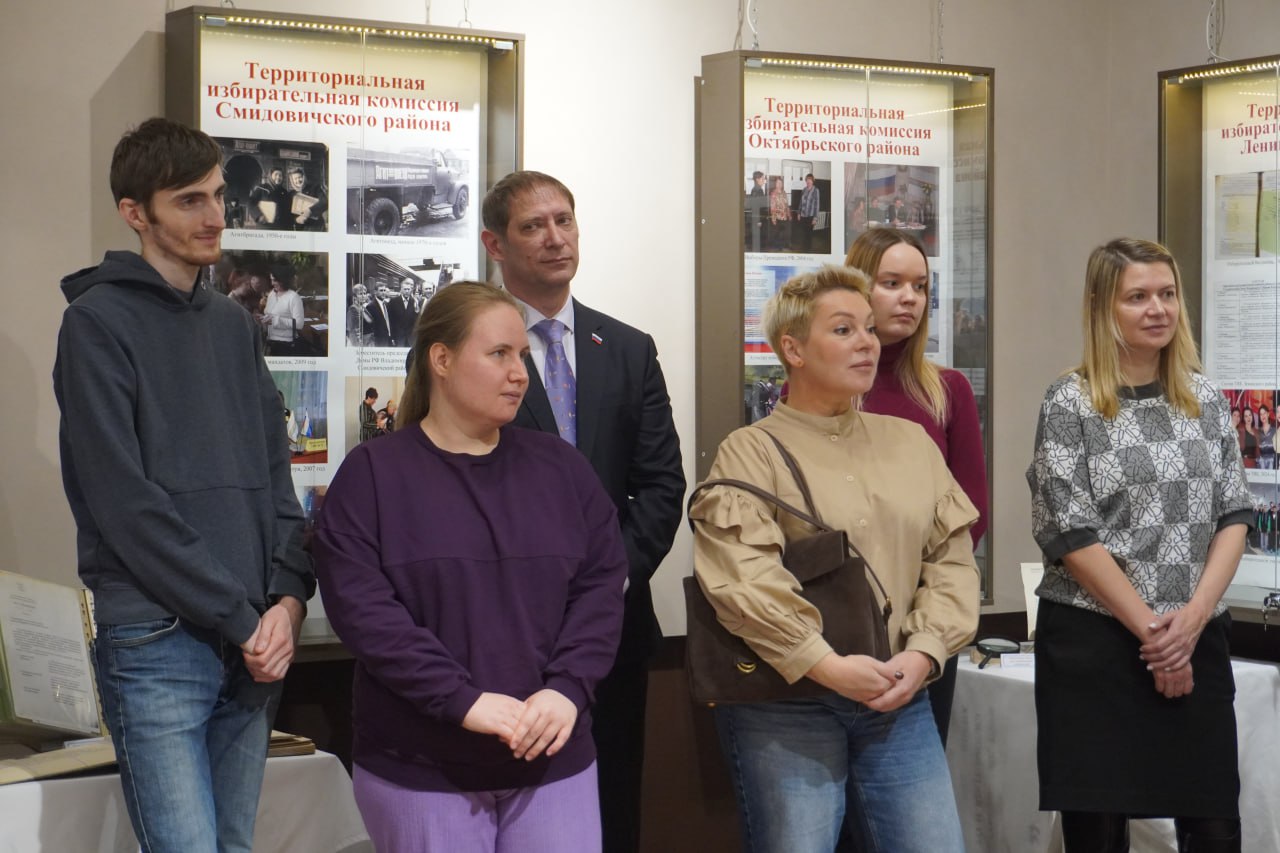 В Биробиджанском краеведческом музее открылась выставка к 30-летию избирательной системы ЕАО В Биробиджанском краеведческом музее открылась выставка к 30-летию избирательной системы ЕАО