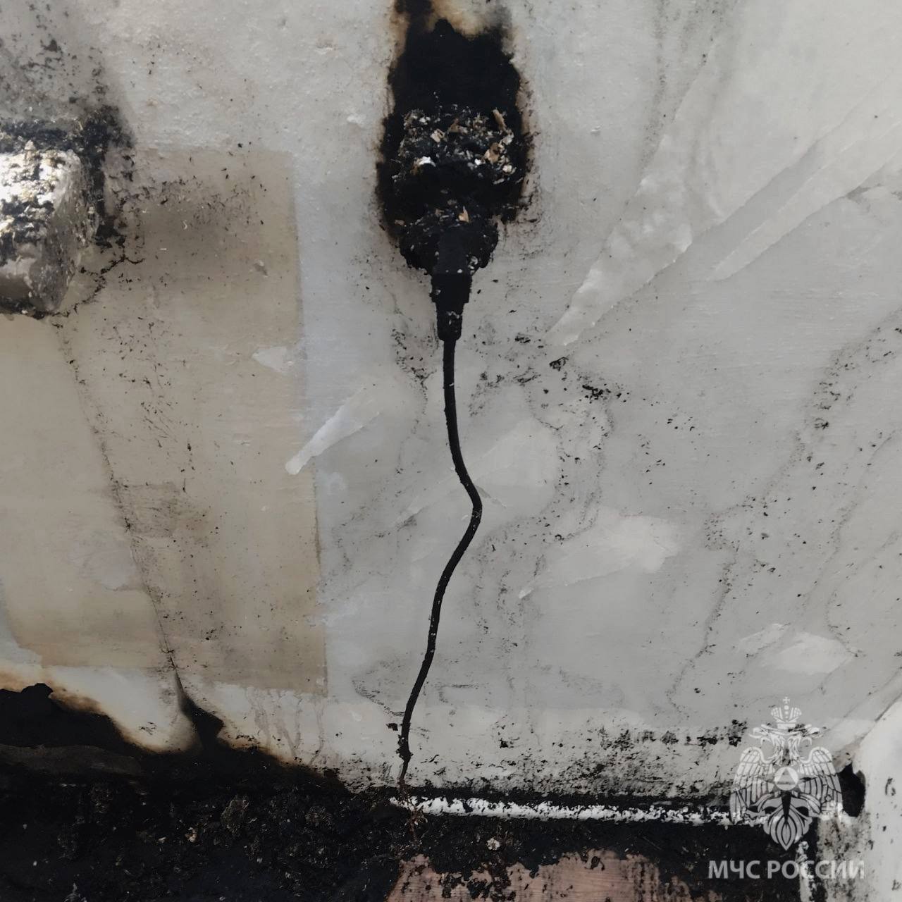 Загорелась крыша частного дома в ЕАО Загорелась крыша частного дома в ЕАО