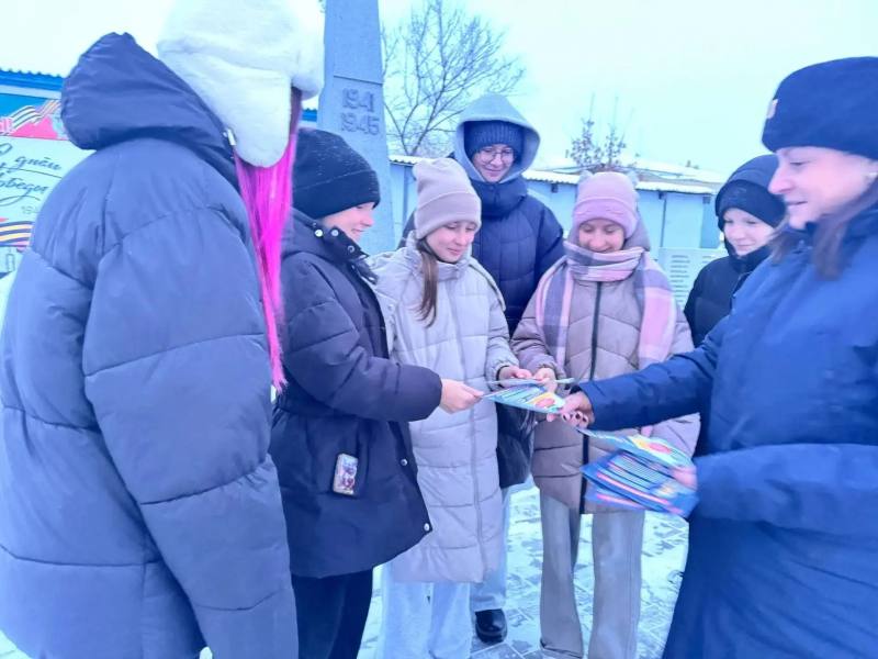 В рамках профилактической акции «Не верь, проверь!» участковые Смидовичского района объяснили жителям как распознавать уловки кибермошенников В рамках профилактической акции «Не верь, проверь!» участковые Смидовичского района объяснили жителям как распознавать уловки кибермошенников