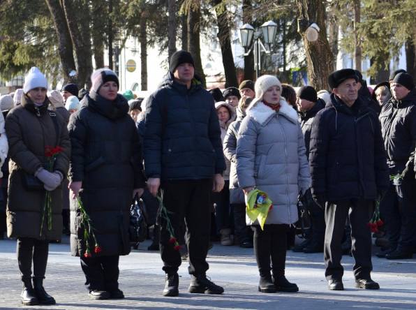 В День Героев Отечества начальник УМВД России по ЕАО принял участие в торжественной церомонии открытия памятника Матерям победителей В День Героев Отечества начальник УМВД России по ЕАО принял участие в торжественной церомонии открытия памятника Матерям победителей