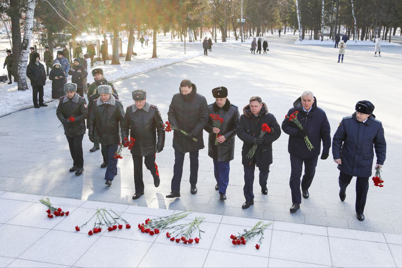 В Биробиджане открыли мемориал «Матерям победителей» В Биробиджане открыли мемориал «Матерям победителей»