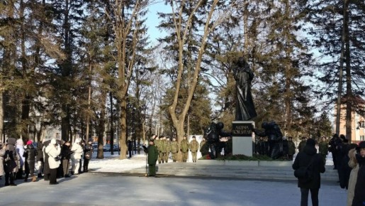 Депутаты городской Думы Биробиджана приняли участие в открытии памятника матерям победителей