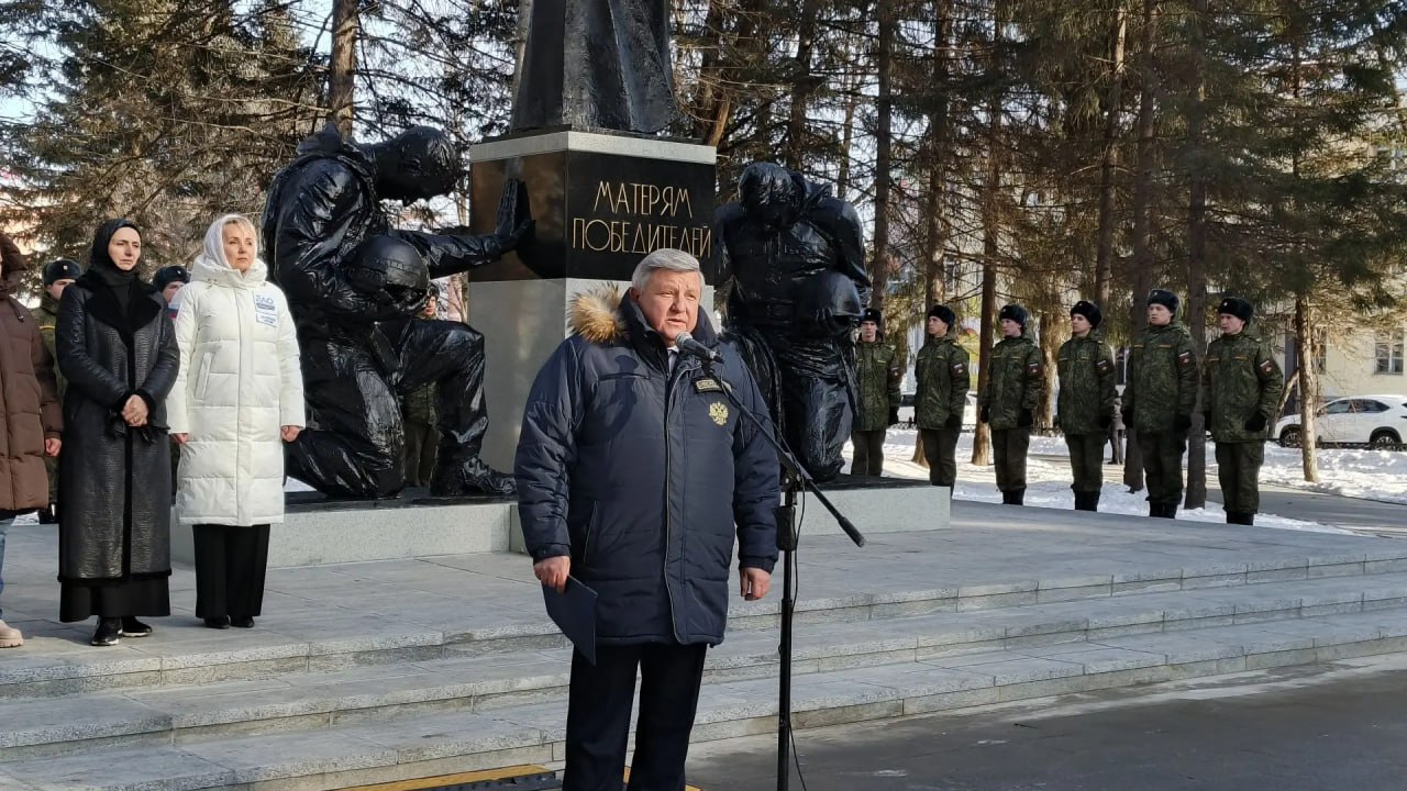 Депутаты городской Думы Биробиджана приняли участие в открытии памятника матерям победителей Депутаты городской Думы Биробиджана приняли участие в открытии памятника матерям победителей