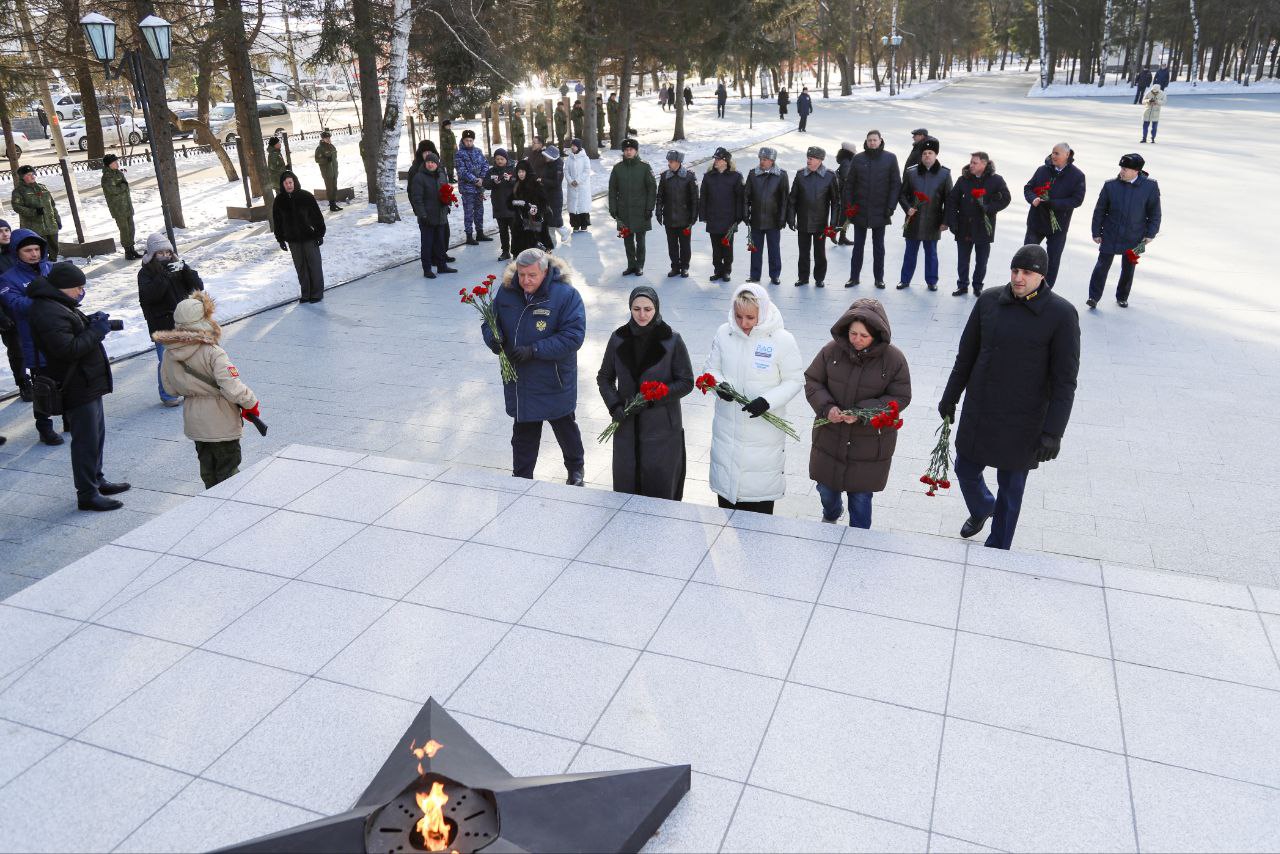 В Биробиджане открыли мемориал «Матерям победителей» В Биробиджане открыли мемориал «Матерям победителей»
