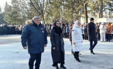 В Биробиджане открыли памятник матерям победителей