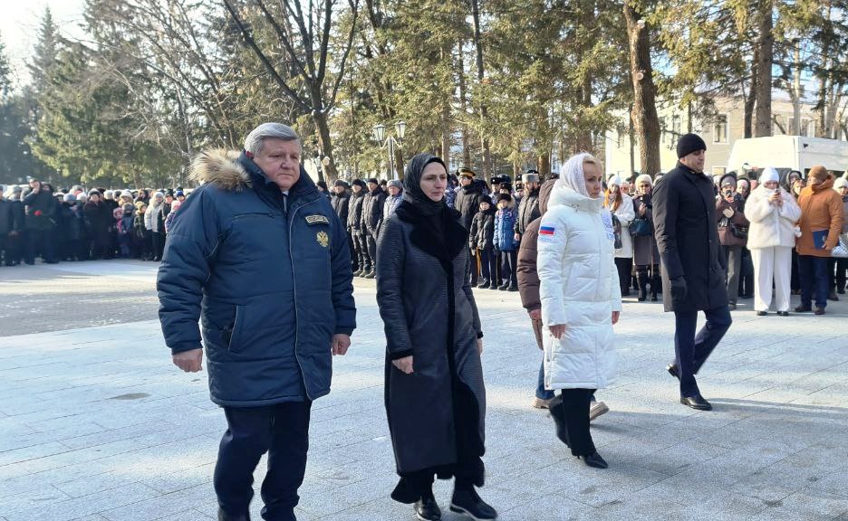 В Биробиджане открыли памятник матерям победителей