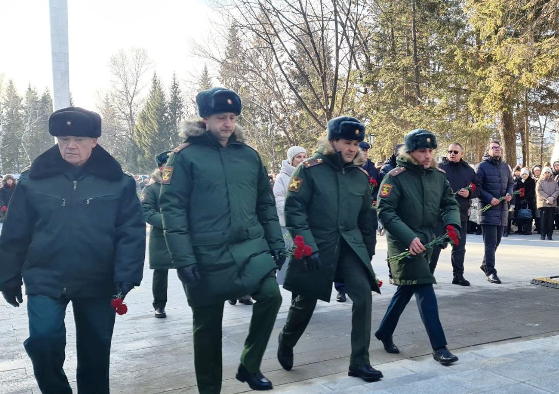 В Биробиджане открыли памятник матерям победителей В Биробиджане открыли памятник матерям победителей